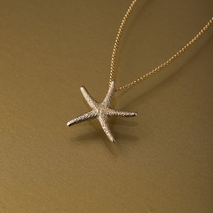 Gold 750 Sea star texture pendant extra large