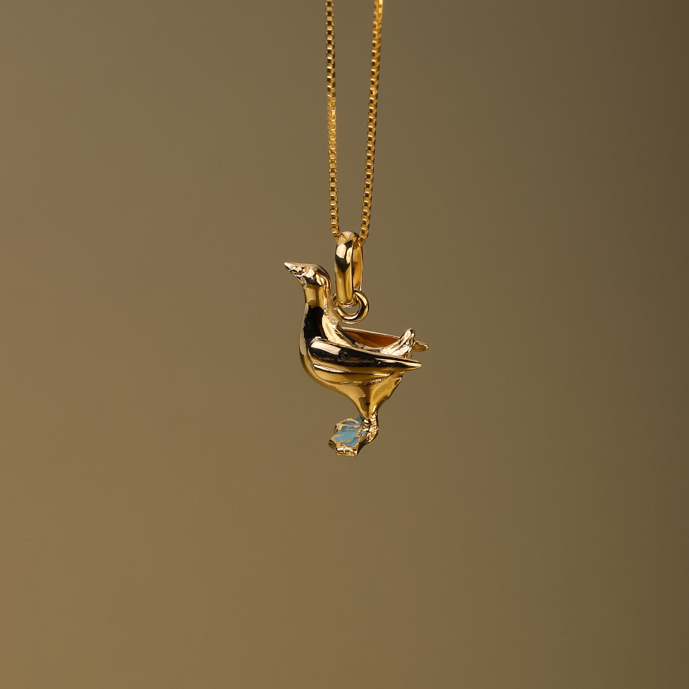 Gold 750 Booby bird pendant small