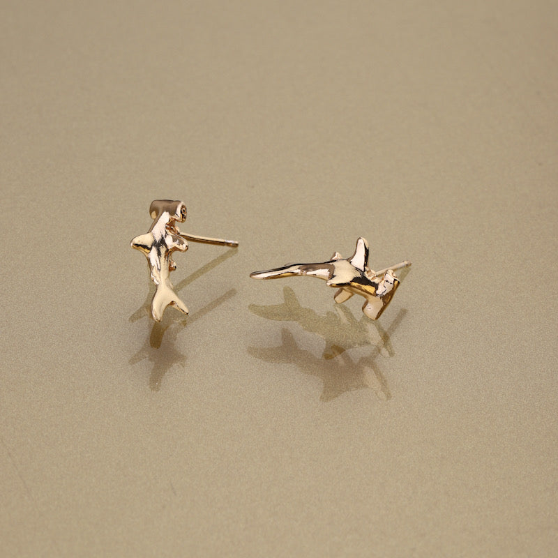 Gold 750 Hammerhead shark stud earrings medium