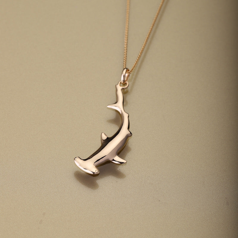 Gold 750 Hammerhead shark pendant / extra large - Marine Reserve Tribute