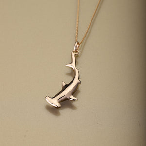 Gold 750 Hammerhead shark pendant / extra large - Marine Reserve Tribute