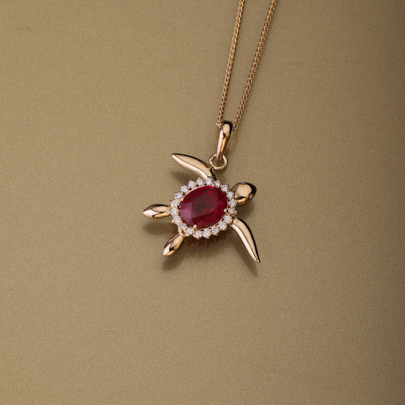 Gold 750 Sea turtle, oval shape ruby and diamond pendant