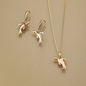 Gold 750 Sea lion diving dangle earrings