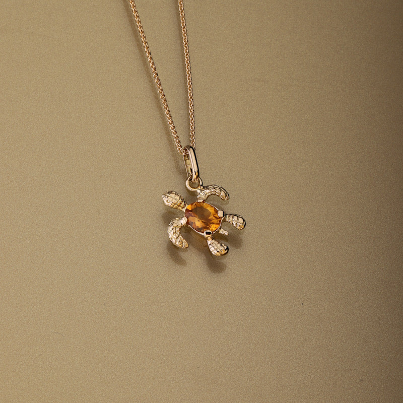 Gold 750 Sea turtle genuine color stone pendant (7mm x 9mm)