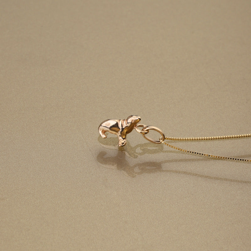 Gold 750 Sea lion pendant / small charm