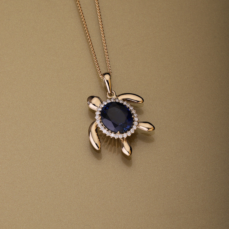 Gold 750 Sea turtle, oval shape ruby and diamond pendant