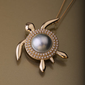 Gold 750 Sea turtle south sea pearl and diamond pendant