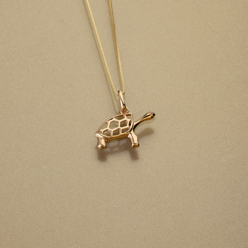 Gold 750 Giant turtle pendant / charm small