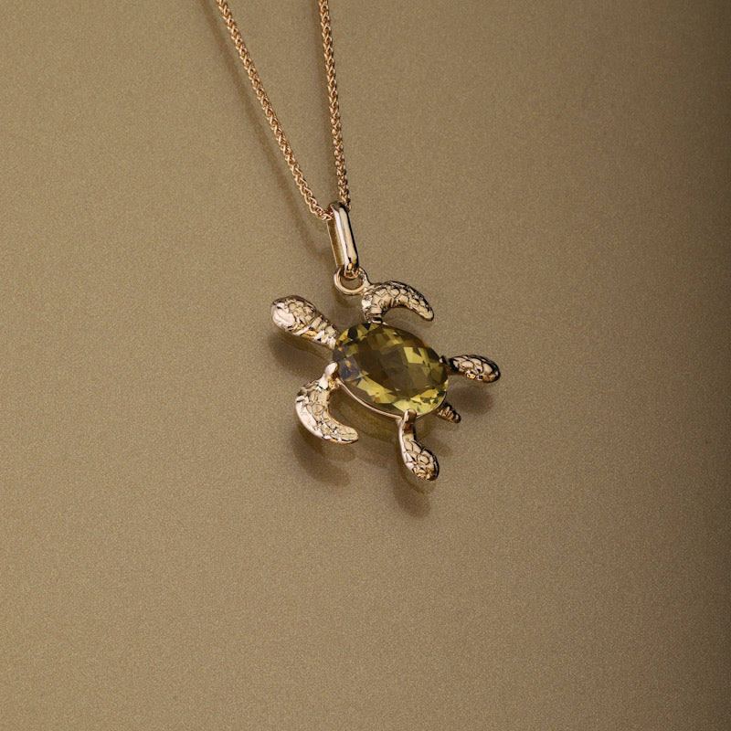 Gold 750 Sea turtle genuine color stone pendant (12mm x 14mm)