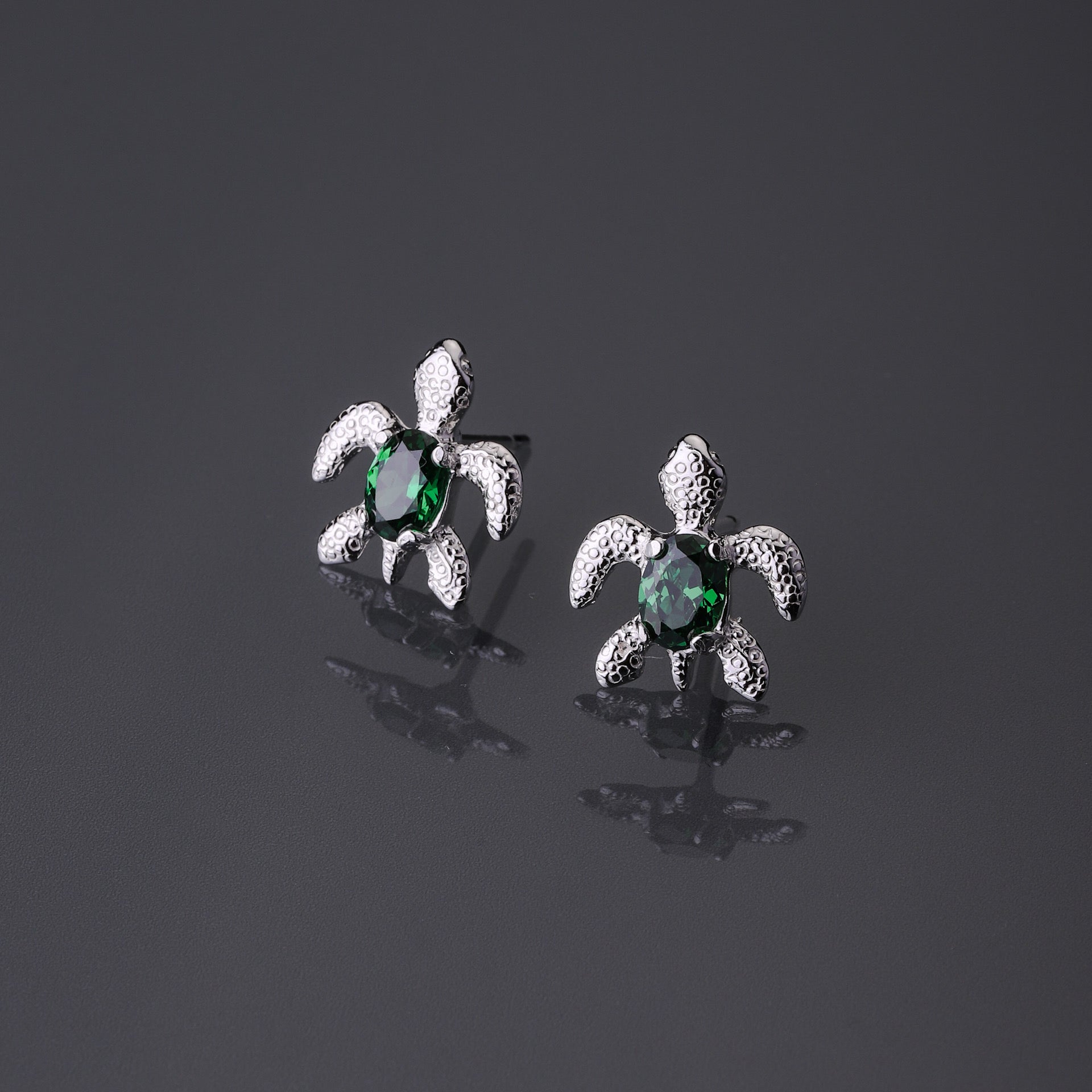 Sea turtle circonia gem stone stud earrings small