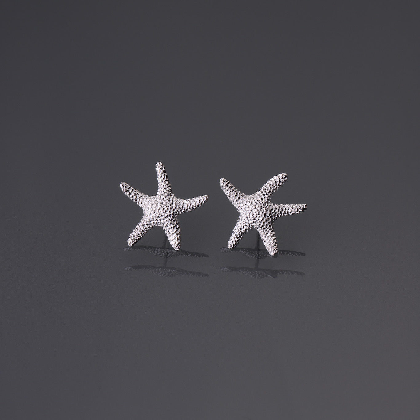 Sea star texture stud earrings large